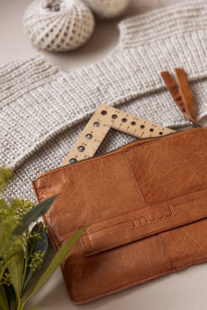 MUUD DUST clutch