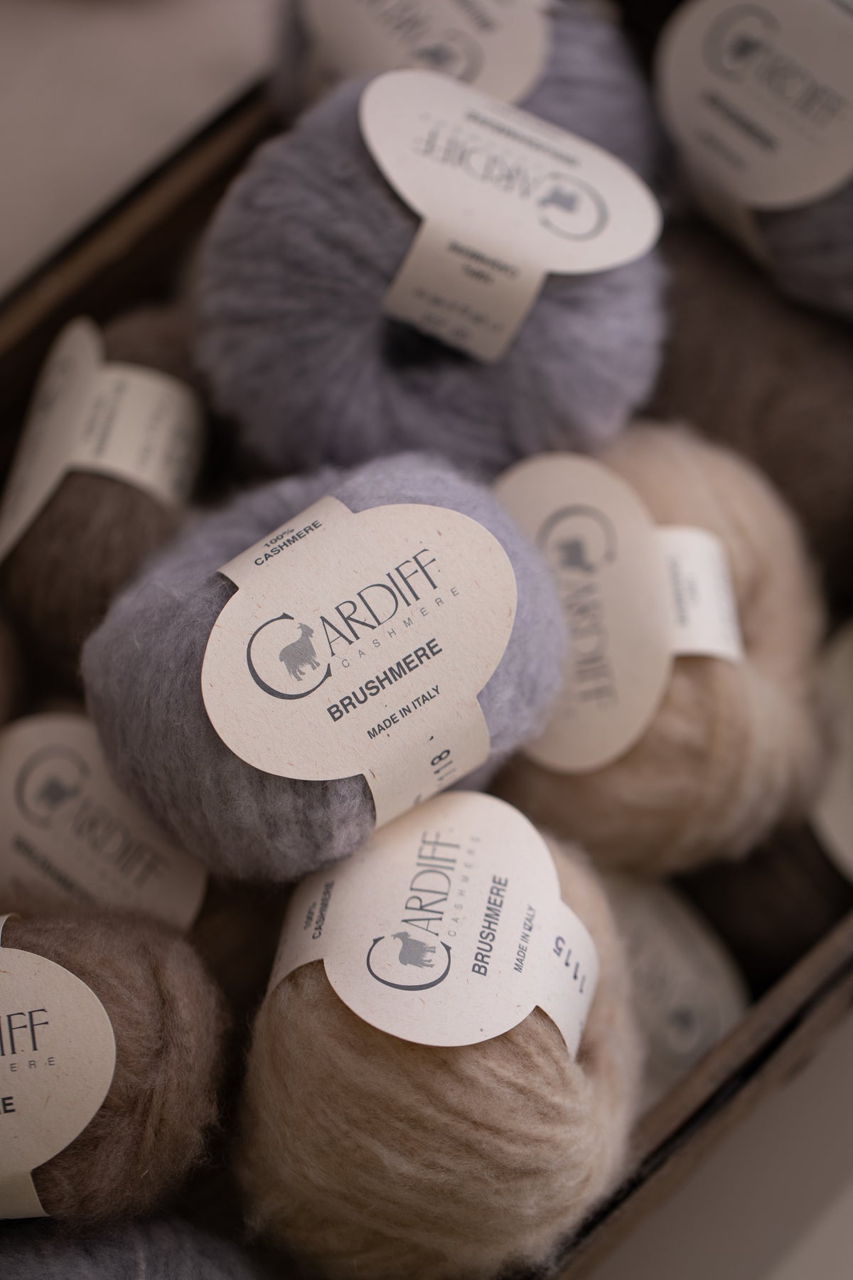 Cardiff BRUSHMERE - a bunch of gentle yarn balls comp: 100% Cashmere