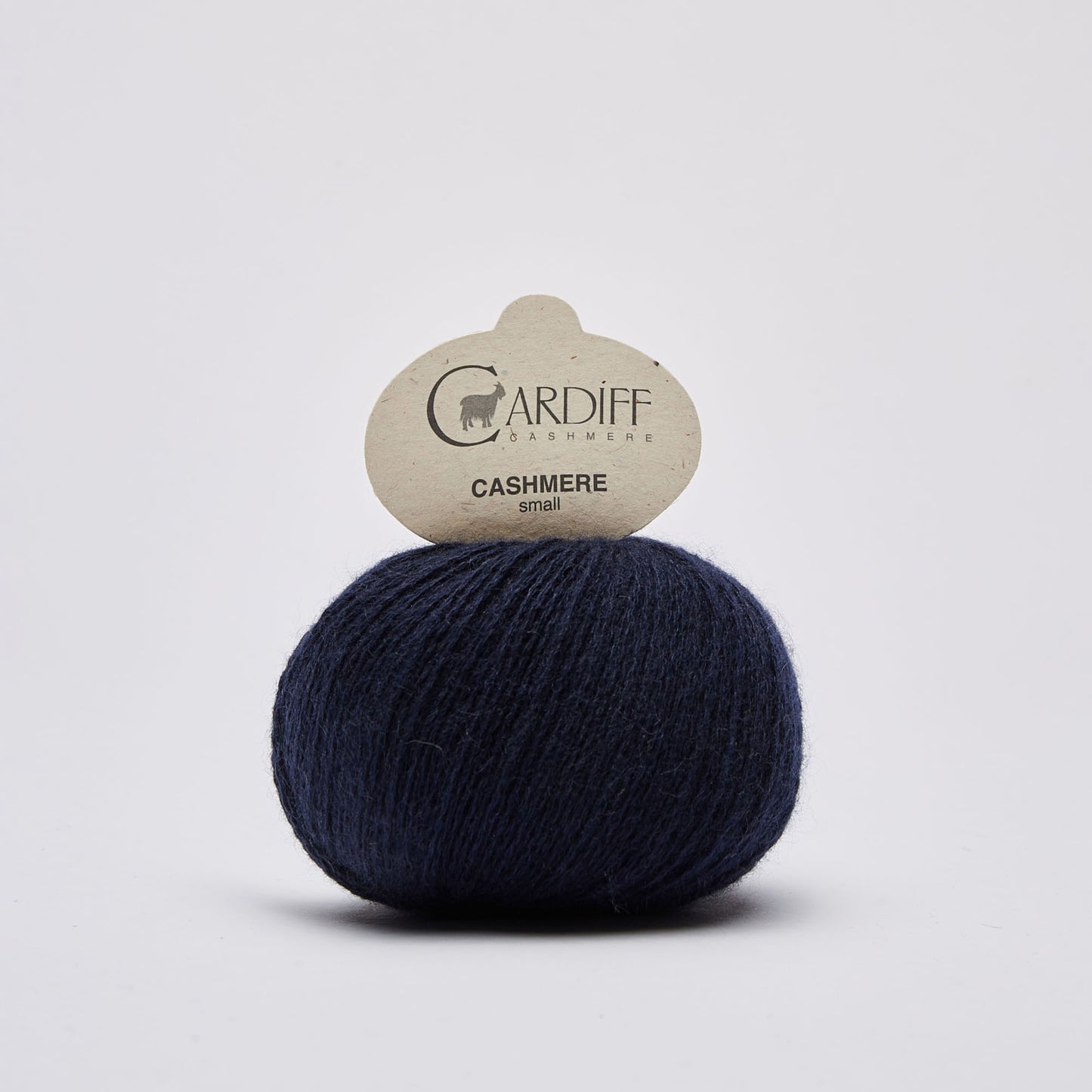 Cardiff SMALL gentle yarn, 647, COSMO, comp: 100% Cashmere