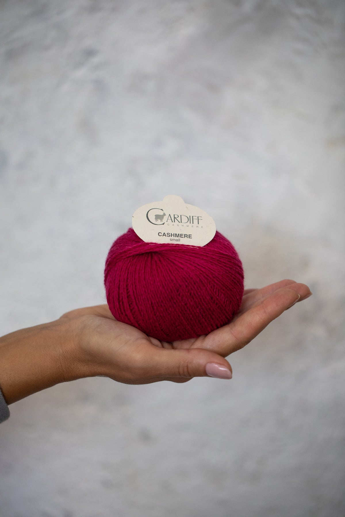 Cardiff SMALL - a gentle yarn ball in hand comp: 100% Cashmere